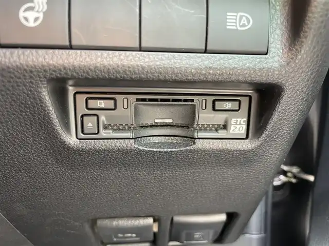 トヨタ ＲＡＶ４ アドベンチャー オフロードPKGⅡ 福岡県 2022(令4)年 5.6万km グレーメタリック 前後純正ドラレコ/横滑り防止機能/レーンキープアシスト/衝突被害軽減システム/ブラインドスポットモニター/バックカメラ/ACC/ビルトイン2.0ETC/AppleCarPlay/純正ナビ/フルセグTV/Bluetooth/Typec充電４個/USB/１２Vソケット/純正フロアマット/純正AW/Dualエアコン/ステアリングヒーター/パワーシート/レザーシート/シートメモリー/シートヒーター/エアシート/100V充電/オートマチックハイビーム/ダウンヒルアシストコントロール/４WD
