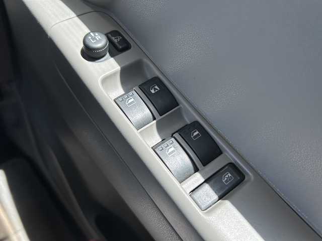 トヨタ ピクシススペース X 静岡県 2011(平23)年 4.2万km ミストブルーマイカメタリック 社外ナビ/・FM/AM/・SD/・iPod/・TV/・USB/・Bluetooth/・MEMORY Music/・CD/DVD/主要装備/・純正フロアマット/・オートエアコン/・アイドリングストップ/・スマートキー/・電動格納ミラー/・ドアバイザー/・ＥＴＣ/・盗難防止装置/・マニュアルレベリング/・パワーウィンドウ(運転席オート)