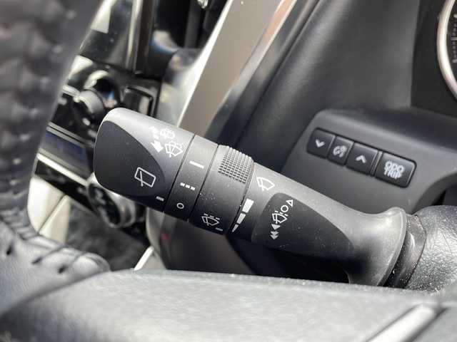 トヨタ アルファード S サイドリフトアップ 岩手県 2023(令5)年 2.5万km ホワイトパールクリスタルシャイン 純正マルチメディア/AM/FM/CD/DVD/Bluetooth/バックカメラ/ビルトインETC/ドライブレコーダー/両側パワースライドドア/クルーズコントロール/衝突被害軽減ブレーキ/レーンキープアシスト/横滑り防止装置/コーナーセンサー/アイドリングストップ/パワーシート/オートライト/オートハイビーム/LEDヘッドライト/フォグランプ/スマートキー/プッシュスタート/電動格納ミラー/純正16インチAW/純正フロアマット/ドアバイザー/サイドリフトアップチルトシート/保証書/取扱説明書