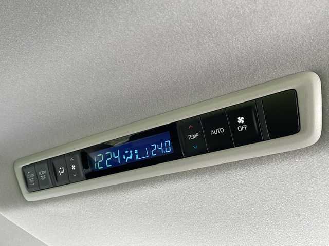 トヨタ アルファード S サイドリフトアップ 岩手県 2023(令5)年 2.5万km ホワイトパールクリスタルシャイン 純正マルチメディア/AM/FM/CD/DVD/Bluetooth/バックカメラ/ビルトインETC/ドライブレコーダー/両側パワースライドドア/クルーズコントロール/衝突被害軽減ブレーキ/レーンキープアシスト/横滑り防止装置/コーナーセンサー/アイドリングストップ/パワーシート/オートライト/オートハイビーム/LEDヘッドライト/フォグランプ/スマートキー/プッシュスタート/電動格納ミラー/純正16インチAW/純正フロアマット/ドアバイザー/サイドリフトアップチルトシート/保証書/取扱説明書