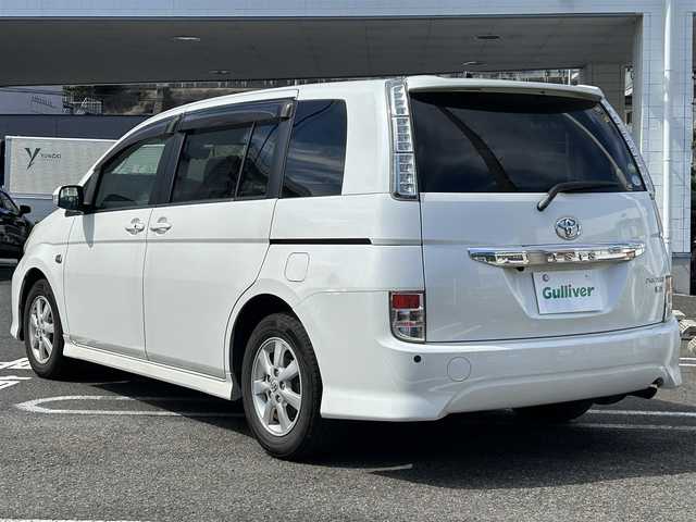 トヨタ アイシス プラタナ 長崎県 2013(平25)年 13.1万km ホワイトパールクリスタルシャイン トヨタ純正SDナビ(FM/AM/CD/DVD/BT/フルセグ)/プッシュスタート/スマートキー/スペアキー(1本)/バックカメラ/純正フロアマット/純正15インチアルミホイール/片側パワスラ/レザー調シートカバー/ABS/横滑り防止装置/盗難防止装置/保証書/記録簿/SRSダブルエアバッグ/3列シート