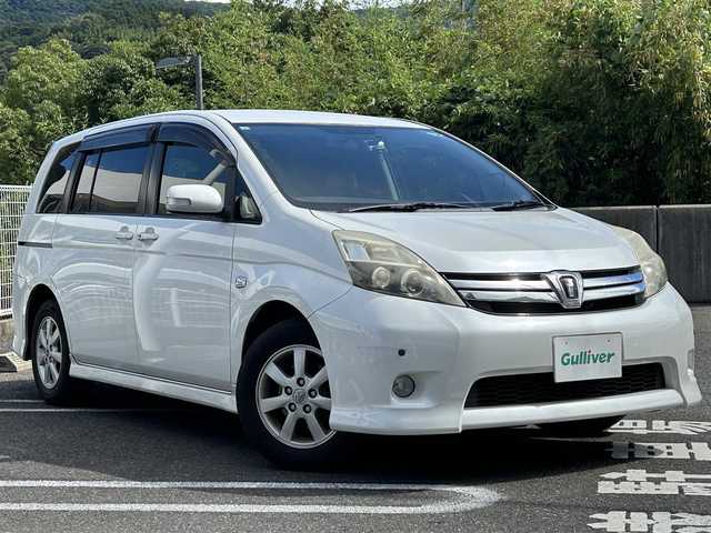 トヨタ アイシス プラタナ 長崎県 2013(平25)年 13.1万km ホワイトパールクリスタルシャイン トヨタ純正SDナビ(FM/AM/CD/DVD/BT/フルセグ)/プッシュスタート/スマートキー/スペアキー(1本)/バックカメラ/純正フロアマット/純正15インチアルミホイール/片側パワスラ/レザー調シートカバー/ABS/横滑り防止装置/盗難防止装置/保証書/記録簿/SRSダブルエアバッグ/3列シート