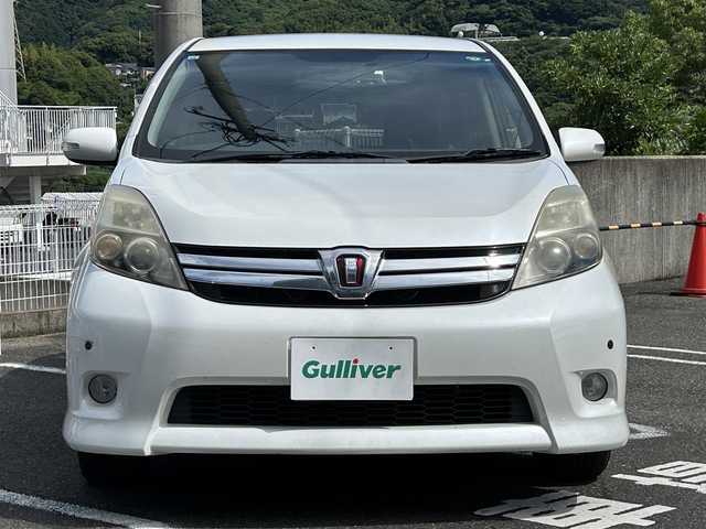 トヨタ アイシス プラタナ 長崎県 2013(平25)年 13.1万km ホワイトパールクリスタルシャイン トヨタ純正SDナビ(FM/AM/CD/DVD/BT/フルセグ)/プッシュスタート/スマートキー/スペアキー(1本)/バックカメラ/純正フロアマット/純正15インチアルミホイール/片側パワスラ/レザー調シートカバー/ABS/横滑り防止装置/盗難防止装置/保証書/記録簿/SRSダブルエアバッグ/3列シート