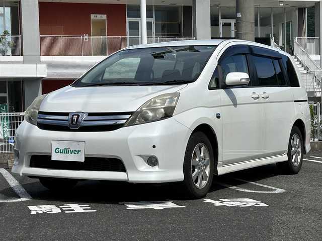 トヨタ アイシス プラタナ 長崎県 2013(平25)年 13.1万km ホワイトパールクリスタルシャイン トヨタ純正SDナビ(FM/AM/CD/DVD/BT/フルセグ)/プッシュスタート/スマートキー/スペアキー(1本)/バックカメラ/純正フロアマット/純正15インチアルミホイール/片側パワスラ/レザー調シートカバー/ABS/横滑り防止装置/盗難防止装置/保証書/記録簿/SRSダブルエアバッグ/3列シート