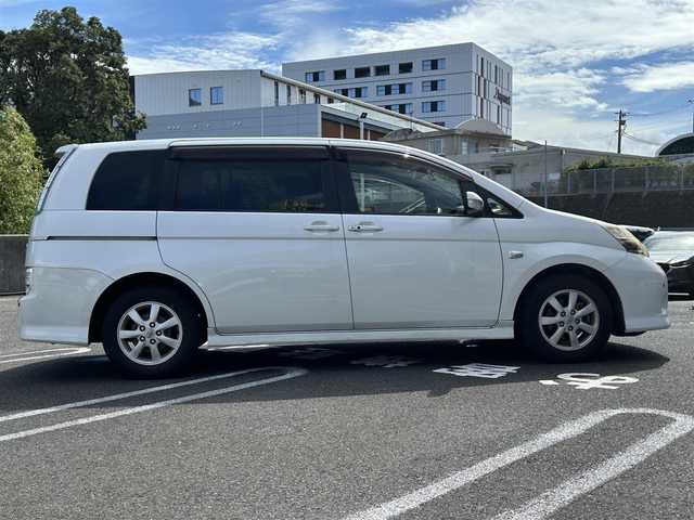 トヨタ アイシス プラタナ 長崎県 2013(平25)年 13.1万km ホワイトパールクリスタルシャイン トヨタ純正SDナビ(FM/AM/CD/DVD/BT/フルセグ)/プッシュスタート/スマートキー/スペアキー(1本)/バックカメラ/純正フロアマット/純正15インチアルミホイール/片側パワスラ/レザー調シートカバー/ABS/横滑り防止装置/盗難防止装置/保証書/記録簿/SRSダブルエアバッグ/3列シート