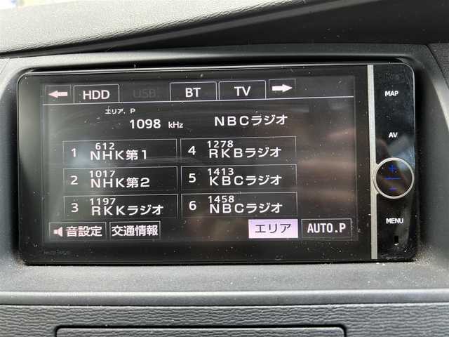 トヨタ アイシス プラタナ 長崎県 2013(平25)年 13.1万km ホワイトパールクリスタルシャイン トヨタ純正SDナビ(FM/AM/CD/DVD/BT/フルセグ)/プッシュスタート/スマートキー/スペアキー(1本)/バックカメラ/純正フロアマット/純正15インチアルミホイール/片側パワスラ/レザー調シートカバー/ABS/横滑り防止装置/盗難防止装置/保証書/記録簿/SRSダブルエアバッグ/3列シート