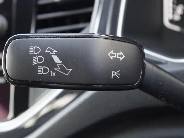 フォルクスワーゲン Ｔ－ロック TDI スポーツ 香川県 2020(令2)年 4.2万km ピュアホワイト ワンオーナー/衝突軽減/レーンアシスト/ブラインドスポットモニター/純正ナビ/地デジ/BT/USB/カープレイ/バックカメラ/ドライブレコーダー/スマートキー/アイドリングストップ/ACC/ハーフレザーシート/パワーバックドア/純正18インチアルミ/F/Rコーナーセンサー/LEDヘッドライト