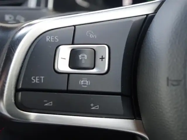 フォルクスワーゲン Ｔ－ロック TDI スポーツ 香川県 2020(令2)年 4.2万km ピュアホワイト ワンオーナー/衝突軽減/レーンアシスト/ブラインドスポットモニター/純正ナビ/地デジ/BT/USB/カープレイ/バックカメラ/ドライブレコーダー/スマートキー/アイドリングストップ/ACC/ハーフレザーシート/パワーバックドア/純正18インチアルミ/F/Rコーナーセンサー/LEDヘッドライト