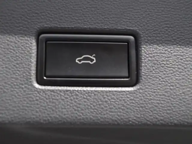 フォルクスワーゲン Ｔ－ロック TDI スポーツ 香川県 2020(令2)年 4.2万km ピュアホワイト ワンオーナー/衝突軽減/レーンアシスト/ブラインドスポットモニター/純正ナビ/地デジ/BT/USB/カープレイ/バックカメラ/ドライブレコーダー/スマートキー/アイドリングストップ/ACC/ハーフレザーシート/パワーバックドア/純正18インチアルミ/F/Rコーナーセンサー/LEDヘッドライト