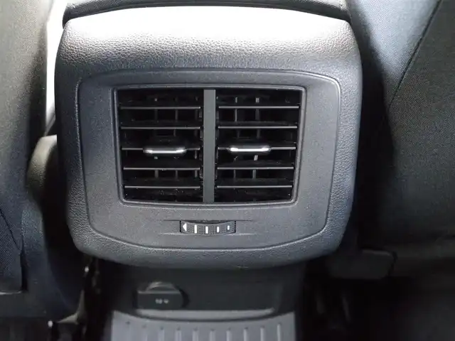 フォルクスワーゲン Ｔ－ロック TDI スポーツ 香川県 2020(令2)年 4.2万km ピュアホワイト ワンオーナー/衝突軽減/レーンアシスト/ブラインドスポットモニター/純正ナビ/地デジ/BT/USB/カープレイ/バックカメラ/ドライブレコーダー/スマートキー/アイドリングストップ/ACC/ハーフレザーシート/パワーバックドア/純正18インチアルミ/F/Rコーナーセンサー/LEDヘッドライト