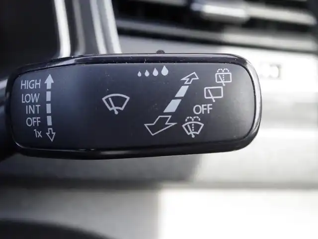 フォルクスワーゲン Ｔ－ロック TDI スポーツ 香川県 2020(令2)年 4.2万km ピュアホワイト ワンオーナー/衝突軽減/レーンアシスト/ブラインドスポットモニター/純正ナビ/地デジ/BT/USB/カープレイ/バックカメラ/ドライブレコーダー/スマートキー/アイドリングストップ/ACC/ハーフレザーシート/パワーバックドア/純正18インチアルミ/F/Rコーナーセンサー/LEDヘッドライト