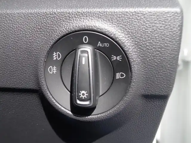 フォルクスワーゲン Ｔ－ロック TDI スポーツ 香川県 2020(令2)年 4.2万km ピュアホワイト ワンオーナー/衝突軽減/レーンアシスト/ブラインドスポットモニター/純正ナビ/地デジ/BT/USB/カープレイ/バックカメラ/ドライブレコーダー/スマートキー/アイドリングストップ/ACC/ハーフレザーシート/パワーバックドア/純正18インチアルミ/F/Rコーナーセンサー/LEDヘッドライト