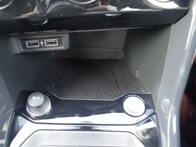 フォルクスワーゲン Ｔ－ロック TDI スポーツ 香川県 2020(令2)年 4.2万km ピュアホワイト ワンオーナー/衝突軽減/レーンアシスト/ブラインドスポットモニター/純正ナビ/地デジ/BT/USB/カープレイ/バックカメラ/ドライブレコーダー/スマートキー/アイドリングストップ/ACC/ハーフレザーシート/パワーバックドア/純正18インチアルミ/F/Rコーナーセンサー/LEDヘッドライト