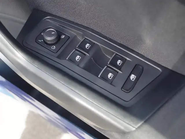 フォルクスワーゲン Ｔ－ロック TDI スポーツ 香川県 2020(令2)年 4.2万km ピュアホワイト ワンオーナー/衝突軽減/レーンアシスト/ブラインドスポットモニター/純正ナビ/地デジ/BT/USB/カープレイ/バックカメラ/ドライブレコーダー/スマートキー/アイドリングストップ/ACC/ハーフレザーシート/パワーバックドア/純正18インチアルミ/F/Rコーナーセンサー/LEDヘッドライト