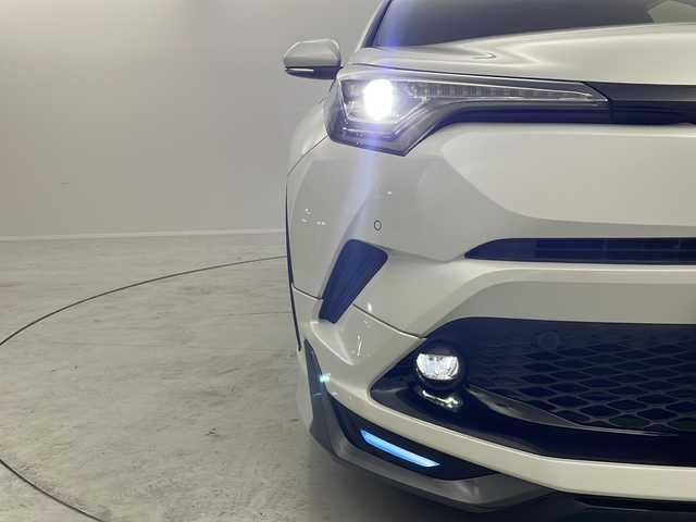 トヨタ Ｃ－ＨＲ G 茨城県 2018(平30)年 6.6万km ホワイトパールクリスタルシャイン 純正９型ナビ　バックカメラ　シートヒーター　衝突軽減ブレーキ　車線逸脱警報装置　ＥＴＣ　ＬＥＤライト　オートハイビーム　ブラインドスポットモニター　アダプティブクルーズコントロール　スマートキー