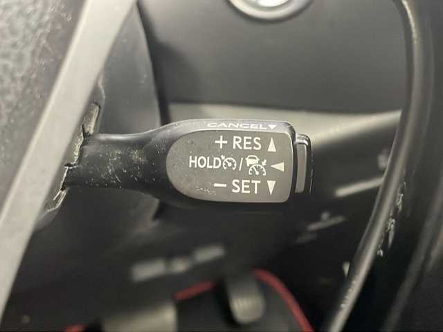 トヨタ Ｃ－ＨＲ G 茨城県 2018(平30)年 6.6万km ホワイトパールクリスタルシャイン 純正９型ナビ　バックカメラ　シートヒーター　衝突軽減ブレーキ　車線逸脱警報装置　ＥＴＣ　ＬＥＤライト　オートハイビーム　ブラインドスポットモニター　アダプティブクルーズコントロール　スマートキー