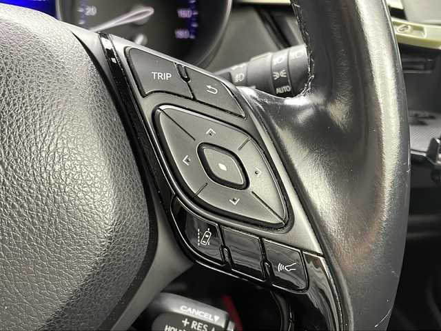 トヨタ Ｃ－ＨＲ G 茨城県 2018(平30)年 6.6万km ホワイトパールクリスタルシャイン 純正９型ナビ　バックカメラ　シートヒーター　衝突軽減ブレーキ　車線逸脱警報装置　ＥＴＣ　ＬＥＤライト　オートハイビーム　ブラインドスポットモニター　アダプティブクルーズコントロール　スマートキー