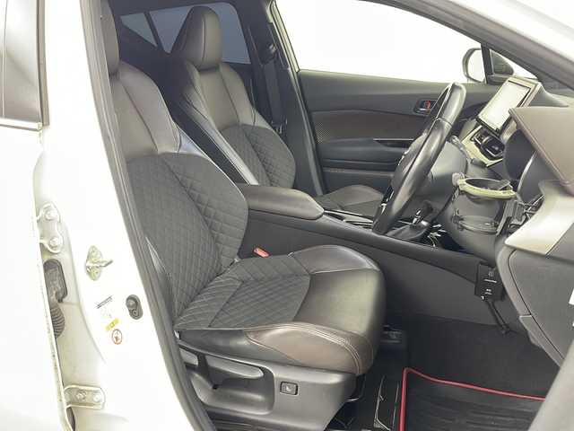 トヨタ Ｃ－ＨＲ G 茨城県 2018(平30)年 6.6万km ホワイトパールクリスタルシャイン 純正９型ナビ　バックカメラ　シートヒーター　衝突軽減ブレーキ　車線逸脱警報装置　ＥＴＣ　ＬＥＤライト　オートハイビーム　ブラインドスポットモニター　アダプティブクルーズコントロール　スマートキー