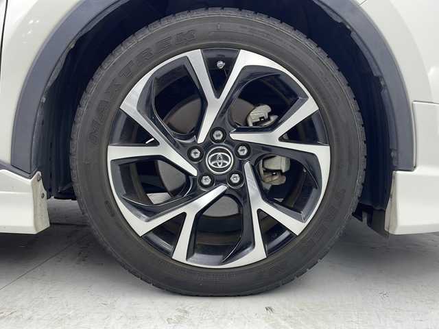 トヨタ Ｃ－ＨＲ G 茨城県 2018(平30)年 6.6万km ホワイトパールクリスタルシャイン 純正９型ナビ　バックカメラ　シートヒーター　衝突軽減ブレーキ　車線逸脱警報装置　ＥＴＣ　ＬＥＤライト　オートハイビーム　ブラインドスポットモニター　アダプティブクルーズコントロール　スマートキー