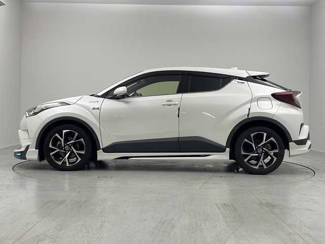 トヨタ Ｃ－ＨＲ G 茨城県 2018(平30)年 6.6万km ホワイトパールクリスタルシャイン 純正９型ナビ　バックカメラ　シートヒーター　衝突軽減ブレーキ　車線逸脱警報装置　ＥＴＣ　ＬＥＤライト　オートハイビーム　ブラインドスポットモニター　アダプティブクルーズコントロール　スマートキー