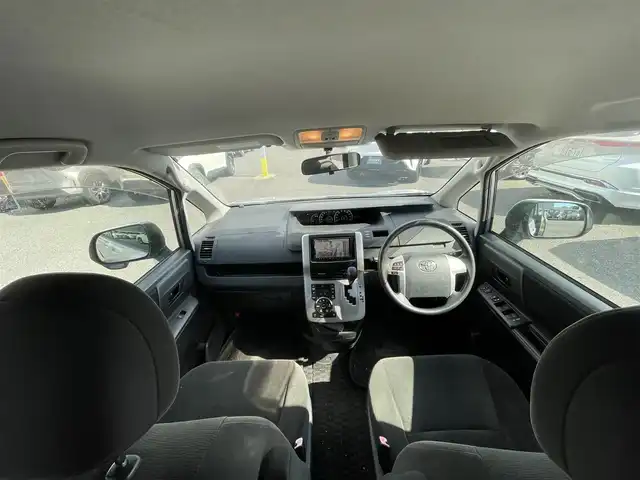 トヨタ ヴォクシー X Lエディション 千葉県 2011(平23)年 19.4万km シルバーM 社外７インチナビ/Ｂｌｕｅｔｏｏｔｈ/バックカメラ/ＥＴＣ/片側パワースライドドア/ＨＩＤヘッドライト/フロアマット/ドアバイザー