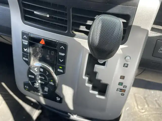 トヨタ ヴォクシー X Lエディション 千葉県 2011(平23)年 19.4万km シルバーM 社外７インチナビ/Ｂｌｕｅｔｏｏｔｈ/バックカメラ/ＥＴＣ/片側パワースライドドア/ＨＩＤヘッドライト/フロアマット/ドアバイザー
