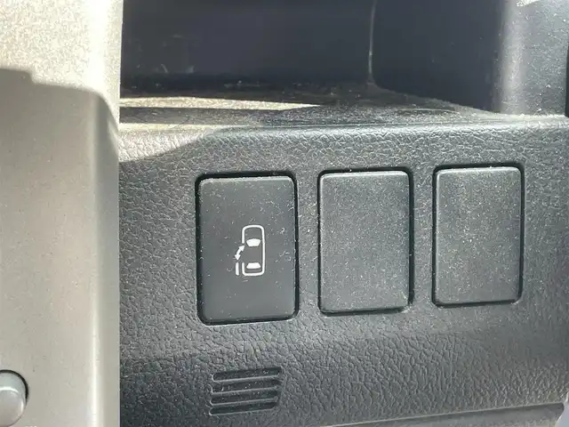 トヨタ ヴォクシー X Lエディション 千葉県 2011(平23)年 19.4万km シルバーM 社外７インチナビ/Ｂｌｕｅｔｏｏｔｈ/バックカメラ/ＥＴＣ/片側パワースライドドア/ＨＩＤヘッドライト/フロアマット/ドアバイザー