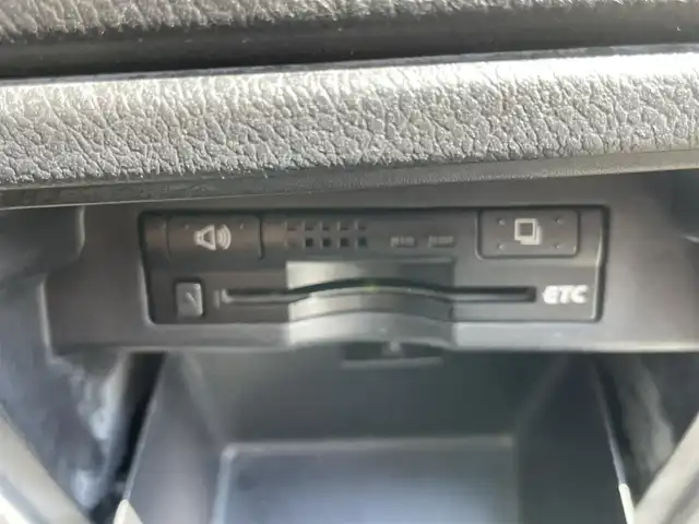 トヨタ ヴォクシー X Lエディション 千葉県 2011(平23)年 19.4万km シルバーM 社外７インチナビ/Ｂｌｕｅｔｏｏｔｈ/バックカメラ/ＥＴＣ/片側パワースライドドア/ＨＩＤヘッドライト/フロアマット/ドアバイザー
