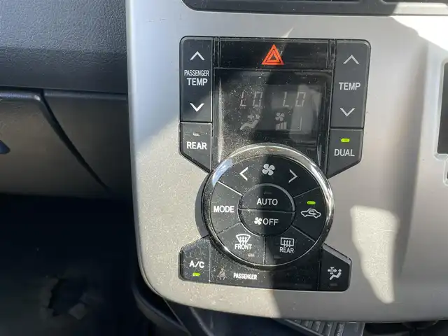 トヨタ ヴォクシー X Lエディション 千葉県 2011(平23)年 19.4万km シルバーM 社外７インチナビ/Ｂｌｕｅｔｏｏｔｈ/バックカメラ/ＥＴＣ/片側パワースライドドア/ＨＩＤヘッドライト/フロアマット/ドアバイザー