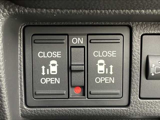 ホンダ ステップワゴン スパーダ eHEV 茨城県 2025(令7)年 0.1千km クリスタルブラックパール 登録済未使用車　純正１１型ナビ　フルセグＴＶ　バックモニター　両側電動スライドドア　追従クルコン　ＬＥＤライト　フォグランプ　シートヒーター　衝突被害軽減ブレーキ　１５．６型後席モニター　スマートキー