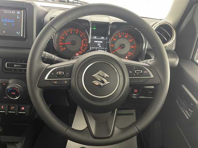 スズキ ジムニー XC 宮崎県 2024(令6)年 1.7万km ジャングルグリーン ディスプレイオーディオ/Ｂｌｕｅｔｏｏｔｈ/ＦＭ／ＡＭ/バックカメラ/クルーズコントロール/ドライブレコーダー/ＥＴＣ　/オートライト/レーンキープ　/衝突被害軽減ブレーキ　/電動格納ミラー