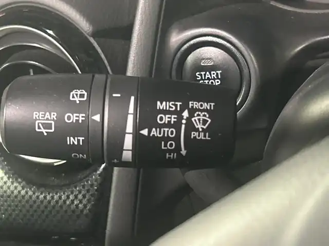 マツダ デミオ XD 愛知県 2018(平30)年 5.3万km ディープクリスタルブルーマイカ 禁煙車/ディーゼル/ターボ/純正7インチナビ/（AM/FM/Bluetooth/ワンセグTV/USB)/バックカメラ/i-ACTIVESENSE/・衝突軽減ブレーキ/・レーンキープアシスト/・オートマチックハイビーム/・パーキングセンサー/・ブラインドスポットモニター/ETC/アイドリングストップ/スマートキー/スペアキー1本/プッシュスタート/純正フロアマット/横滑り防止装置/電動格納ミラー