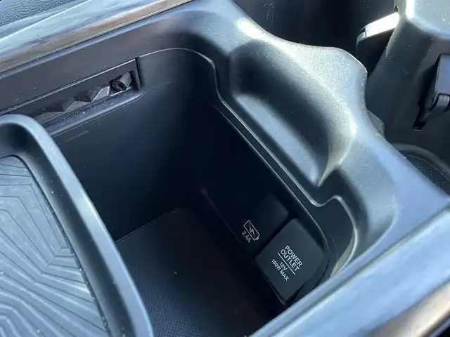 ホンダ ＣＲ－Ｖ EX・ブラックエディション 佐賀県 2021(令3)年 3.3万km プラチナホワイトパール ワンオーナー/サンルーフ/黒革シート/純正SDナビゲーション/・フルセグTV/CD/DVD/SD/USB/Bluetooth/バックカメラ/ビルトインETC2.0/パワーテールゲート/リバース連動ドアミラー/電子パーキングブレーキ/・BRAKE HOLD機能/DN席パワーシート(D席メモリー機能付)/全席シートヒーター/ISOFIX対応/パドルシフト/革巻きステアリング/ステアリングヒーター/ステアリングリモコン/フロントデアイサ機能/純正18インチアルミホイール/純正LEDヘッドライト/・オートマチックハイビーム/純正LEDフォグランプ/純正フロアマット/純正ドアバイザ―/新車保証書/取扱説明書/スペアキー１本/ホンダセンシング/・アダプティブクルーズコントロール/・衝突被害軽減ブレーキ/・先行車発進お知らせ機能/・路外逸脱抑制機能/・ブラインドスポットインフォメーション/・標識検知機能/・ドライバー注意力モニター