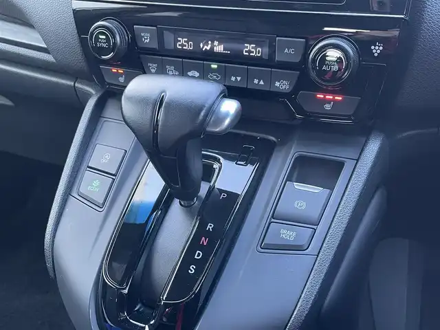 ホンダ ＣＲ－Ｖ EX・ブラックエディション 佐賀県 2021(令3)年 3.3万km プラチナホワイトパール ワンオーナー/サンルーフ/黒革シート/純正SDナビゲーション/・フルセグTV/CD/DVD/SD/USB/Bluetooth/バックカメラ/ビルトインETC2.0/パワーテールゲート/リバース連動ドアミラー/電子パーキングブレーキ/・BRAKE HOLD機能/DN席パワーシート(D席メモリー機能付)/全席シートヒーター/ISOFIX対応/パドルシフト/革巻きステアリング/ステアリングヒーター/ステアリングリモコン/フロントデアイサ機能/純正18インチアルミホイール/純正LEDヘッドライト/・オートマチックハイビーム/純正LEDフォグランプ/純正フロアマット/純正ドアバイザ―/新車保証書/取扱説明書/スペアキー１本/ホンダセンシング/・アダプティブクルーズコントロール/・衝突被害軽減ブレーキ/・先行車発進お知らせ機能/・路外逸脱抑制機能/・ブラインドスポットインフォメーション/・標識検知機能/・ドライバー注意力モニター