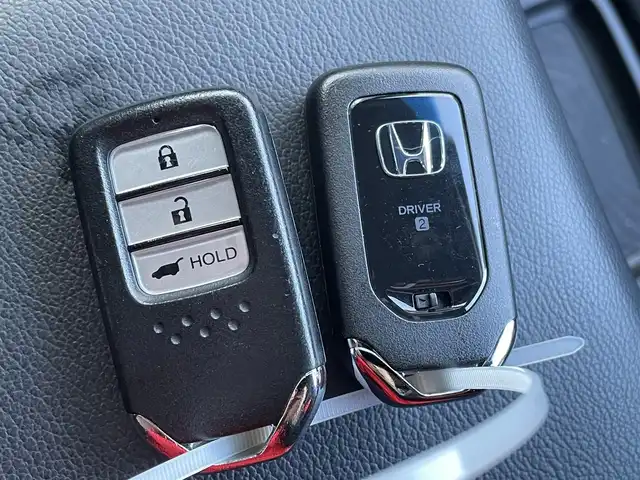 ホンダ ＣＲ－Ｖ EX・ブラックエディション 佐賀県 2021(令3)年 3.3万km プラチナホワイトパール ワンオーナー/サンルーフ/黒革シート/純正SDナビゲーション/・フルセグTV/CD/DVD/SD/USB/Bluetooth/バックカメラ/ビルトインETC2.0/パワーテールゲート/リバース連動ドアミラー/電子パーキングブレーキ/・BRAKE HOLD機能/DN席パワーシート(D席メモリー機能付)/全席シートヒーター/ISOFIX対応/パドルシフト/革巻きステアリング/ステアリングヒーター/ステアリングリモコン/フロントデアイサ機能/純正18インチアルミホイール/純正LEDヘッドライト/・オートマチックハイビーム/純正LEDフォグランプ/純正フロアマット/純正ドアバイザ―/新車保証書/取扱説明書/スペアキー１本/ホンダセンシング/・アダプティブクルーズコントロール/・衝突被害軽減ブレーキ/・先行車発進お知らせ機能/・路外逸脱抑制機能/・ブラインドスポットインフォメーション/・標識検知機能/・ドライバー注意力モニター