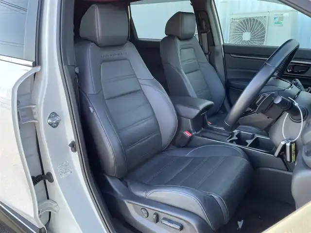 ホンダ ＣＲ－Ｖ EX・ブラックエディション 佐賀県 2021(令3)年 3.3万km プラチナホワイトパール ワンオーナー/サンルーフ/黒革シート/純正SDナビゲーション/・フルセグTV/CD/DVD/SD/USB/Bluetooth/バックカメラ/ビルトインETC2.0/パワーテールゲート/リバース連動ドアミラー/電子パーキングブレーキ/・BRAKE HOLD機能/DN席パワーシート(D席メモリー機能付)/全席シートヒーター/ISOFIX対応/パドルシフト/革巻きステアリング/ステアリングヒーター/ステアリングリモコン/フロントデアイサ機能/純正18インチアルミホイール/純正LEDヘッドライト/・オートマチックハイビーム/純正LEDフォグランプ/純正フロアマット/純正ドアバイザ―/新車保証書/取扱説明書/スペアキー１本/ホンダセンシング/・アダプティブクルーズコントロール/・衝突被害軽減ブレーキ/・先行車発進お知らせ機能/・路外逸脱抑制機能/・ブラインドスポットインフォメーション/・標識検知機能/・ドライバー注意力モニター