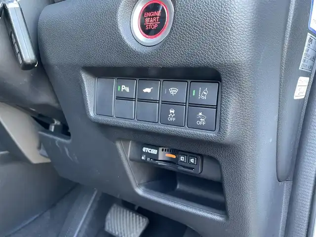 ホンダ ＣＲ－Ｖ EX・ブラックエディション 佐賀県 2021(令3)年 3.3万km プラチナホワイトパール ワンオーナー/サンルーフ/黒革シート/純正SDナビゲーション/・フルセグTV/CD/DVD/SD/USB/Bluetooth/バックカメラ/ビルトインETC2.0/パワーテールゲート/リバース連動ドアミラー/電子パーキングブレーキ/・BRAKE HOLD機能/DN席パワーシート(D席メモリー機能付)/全席シートヒーター/ISOFIX対応/パドルシフト/革巻きステアリング/ステアリングヒーター/ステアリングリモコン/フロントデアイサ機能/純正18インチアルミホイール/純正LEDヘッドライト/・オートマチックハイビーム/純正LEDフォグランプ/純正フロアマット/純正ドアバイザ―/新車保証書/取扱説明書/スペアキー１本/ホンダセンシング/・アダプティブクルーズコントロール/・衝突被害軽減ブレーキ/・先行車発進お知らせ機能/・路外逸脱抑制機能/・ブラインドスポットインフォメーション/・標識検知機能/・ドライバー注意力モニター