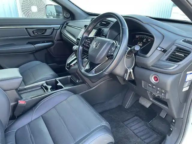 ホンダ ＣＲ－Ｖ EX・ブラックエディション 佐賀県 2021(令3)年 3.3万km プラチナホワイトパール ワンオーナー/サンルーフ/黒革シート/純正SDナビゲーション/・フルセグTV/CD/DVD/SD/USB/Bluetooth/バックカメラ/ビルトインETC2.0/パワーテールゲート/リバース連動ドアミラー/電子パーキングブレーキ/・BRAKE HOLD機能/DN席パワーシート(D席メモリー機能付)/全席シートヒーター/ISOFIX対応/パドルシフト/革巻きステアリング/ステアリングヒーター/ステアリングリモコン/フロントデアイサ機能/純正18インチアルミホイール/純正LEDヘッドライト/・オートマチックハイビーム/純正LEDフォグランプ/純正フロアマット/純正ドアバイザ―/新車保証書/取扱説明書/スペアキー１本/ホンダセンシング/・アダプティブクルーズコントロール/・衝突被害軽減ブレーキ/・先行車発進お知らせ機能/・路外逸脱抑制機能/・ブラインドスポットインフォメーション/・標識検知機能/・ドライバー注意力モニター