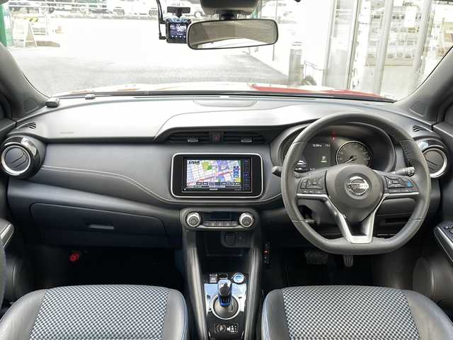 日産 キックス X 愛知県 2021(令3)年 1.6万km ラディアントレッド /ワンオーナー//プロパイロット//メモリナビ//フルセグ/CD/DVD/SD/USB/BT/ipod/FM/AM//バックカメラ//純正17AW//ルーフレール//プッシュスタート//革巻ステアリング//ステアリングスイッチ//黒ハーフレザーシート//LDW/LDP//ハンドル支援//エマージェンシーブレーキ//クリアランスソナー//コーナリングスタビリティアシスト//VDC//LEDオートライト//フォグ//オートリトラウィンカーミラー//ドライブモードセレクト//電動パーキング//ブレーキホールド//ETC//前後ドライブレコーダー//トノカバー//純正フロアマット//純正ドアバイザー//新車時保証書//取扱説明書//ディーラー整備記録簿R3.4.6.7//スマートキー//スマートスペアキー