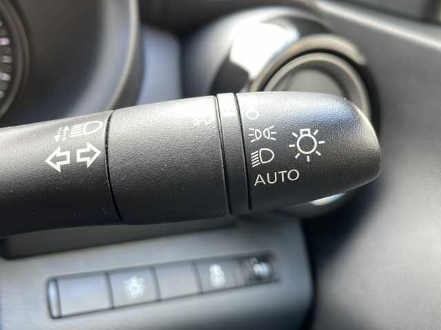 日産 キックス X 愛知県 2021(令3)年 1.6万km ラディアントレッド /ワンオーナー//プロパイロット//メモリナビ//フルセグ/CD/DVD/SD/USB/BT/ipod/FM/AM//バックカメラ//純正17AW//ルーフレール//プッシュスタート//革巻ステアリング//ステアリングスイッチ//黒ハーフレザーシート//LDW/LDP//ハンドル支援//エマージェンシーブレーキ//クリアランスソナー//コーナリングスタビリティアシスト//VDC//LEDオートライト//フォグ//オートリトラウィンカーミラー//ドライブモードセレクト//電動パーキング//ブレーキホールド//ETC//前後ドライブレコーダー//トノカバー//純正フロアマット//純正ドアバイザー//新車時保証書//取扱説明書//ディーラー整備記録簿R3.4.6.7//スマートキー//スマートスペアキー