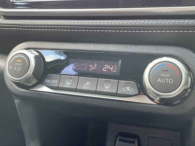 日産 キックス X 愛知県 2021(令3)年 1.6万km ラディアントレッド /ワンオーナー//プロパイロット//メモリナビ//フルセグ/CD/DVD/SD/USB/BT/ipod/FM/AM//バックカメラ//純正17AW//ルーフレール//プッシュスタート//革巻ステアリング//ステアリングスイッチ//黒ハーフレザーシート//LDW/LDP//ハンドル支援//エマージェンシーブレーキ//クリアランスソナー//コーナリングスタビリティアシスト//VDC//LEDオートライト//フォグ//オートリトラウィンカーミラー//ドライブモードセレクト//電動パーキング//ブレーキホールド//ETC//前後ドライブレコーダー//トノカバー//純正フロアマット//純正ドアバイザー//新車時保証書//取扱説明書//ディーラー整備記録簿R3.4.6.7//スマートキー//スマートスペアキー