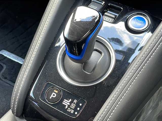 日産 キックス X 愛知県 2021(令3)年 1.6万km ラディアントレッド /ワンオーナー//プロパイロット//メモリナビ//フルセグ/CD/DVD/SD/USB/BT/ipod/FM/AM//バックカメラ//純正17AW//ルーフレール//プッシュスタート//革巻ステアリング//ステアリングスイッチ//黒ハーフレザーシート//LDW/LDP//ハンドル支援//エマージェンシーブレーキ//クリアランスソナー//コーナリングスタビリティアシスト//VDC//LEDオートライト//フォグ//オートリトラウィンカーミラー//ドライブモードセレクト//電動パーキング//ブレーキホールド//ETC//前後ドライブレコーダー//トノカバー//純正フロアマット//純正ドアバイザー//新車時保証書//取扱説明書//ディーラー整備記録簿R3.4.6.7//スマートキー//スマートスペアキー