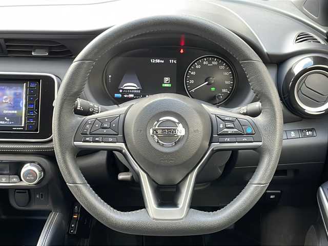 日産 キックス X 愛知県 2021(令3)年 1.6万km ラディアントレッド /ワンオーナー//プロパイロット//メモリナビ//フルセグ/CD/DVD/SD/USB/BT/ipod/FM/AM//バックカメラ//純正17AW//ルーフレール//プッシュスタート//革巻ステアリング//ステアリングスイッチ//黒ハーフレザーシート//LDW/LDP//ハンドル支援//エマージェンシーブレーキ//クリアランスソナー//コーナリングスタビリティアシスト//VDC//LEDオートライト//フォグ//オートリトラウィンカーミラー//ドライブモードセレクト//電動パーキング//ブレーキホールド//ETC//前後ドライブレコーダー//トノカバー//純正フロアマット//純正ドアバイザー//新車時保証書//取扱説明書//ディーラー整備記録簿R3.4.6.7//スマートキー//スマートスペアキー