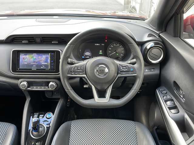 日産 キックス X 愛知県 2021(令3)年 1.6万km ラディアントレッド /ワンオーナー//プロパイロット//メモリナビ//フルセグ/CD/DVD/SD/USB/BT/ipod/FM/AM//バックカメラ//純正17AW//ルーフレール//プッシュスタート//革巻ステアリング//ステアリングスイッチ//黒ハーフレザーシート//LDW/LDP//ハンドル支援//エマージェンシーブレーキ//クリアランスソナー//コーナリングスタビリティアシスト//VDC//LEDオートライト//フォグ//オートリトラウィンカーミラー//ドライブモードセレクト//電動パーキング//ブレーキホールド//ETC//前後ドライブレコーダー//トノカバー//純正フロアマット//純正ドアバイザー//新車時保証書//取扱説明書//ディーラー整備記録簿R3.4.6.7//スマートキー//スマートスペアキー