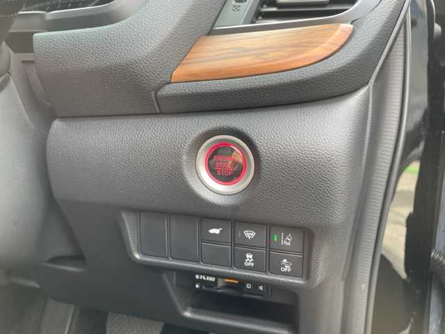 ホンダ ＣＲ－Ｖ EX・マスターピース 神奈川県 2020(令2)年 7万km クリスタルブラックパール 純正ナビ【VRU-215CVi】/・DTV/CD/DVD/BT	/バックカメラ/電動パノラミックサンルーフ								/ブラックレザーシート/前後席シートヒーター/前席パワーシート（D席メモリー付き）/ハンズフリーアクセスパワーテールゲート/ビルトインETC2.0/衝突軽減ブレーキ/路外逸脱抑制機能/車線維持支援システム/アダプティブクルーズコントロール/純正18インチアルミ/純正前後ドライブレコーダー									/パドルシフト付革巻きステアリング	/ステアリングヒーター		/プッシュEgスタート/ストップ/スマートキー×2/オートライト/オートマチックハイビーム/純正LEDヘッドライト/フォグランプ/ターンランプ付電動格納ドアミラー/ドアバイザー/純正フロアマット	/トノカバー	/取扱説明書/ナビ取扱説明書			/新車時保証書