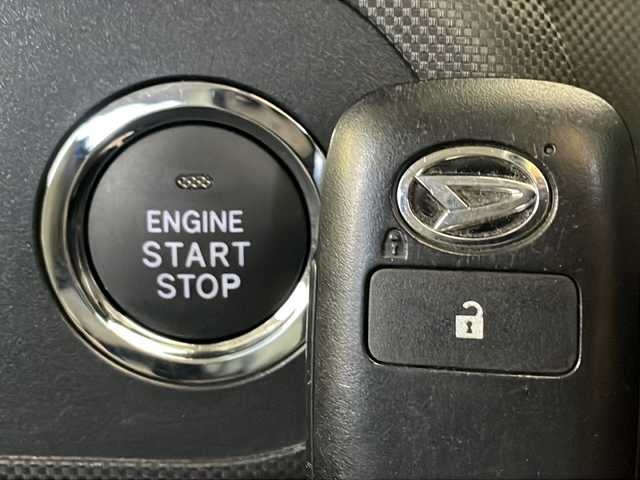 ダイハツ ロッキー L 宮城県 2020(令2)年 5.5万km ナチュラルベージュマイカM 禁煙車/スマートアシスト/・衝突回避支援ブレーキ機能/・車線逸脱警報機能/・オートハイビーム/・コーナーセンサー/純正7インチSDナビ/・BT/SD/CD/DVD/USB/フルセグTV/プッシュスタート/スマートキー/LEDヘッドライト/純正16インチホイールキャップ/社外ラバーフロアマット/ヘッドライトレベライザー/アイドリングストップ/横滑り防止装置/MT付きオートマチックシフト