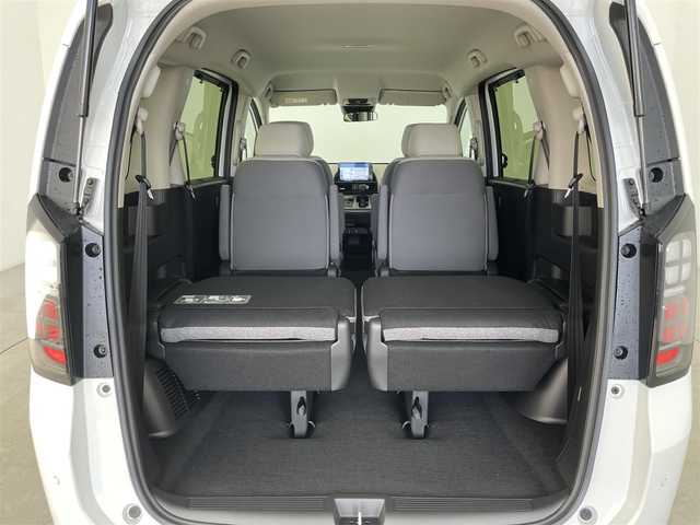 ホンダ フリード AIR 富山県 2025(令7)年 0.1万km未満 プラチナホワイトパール 4WD/純正9型ナビ（AM/FM/BT/USB/フルセグ）/バックカメラ/衝突被害軽減システム/レーダークルーズコントロール/レーンキープアシスト/コーナーセンサー/横滑り防止装置/オートLEDライト/オートマチックハイビーム/両側パワースライドドア/シートヒーター/スマートキー