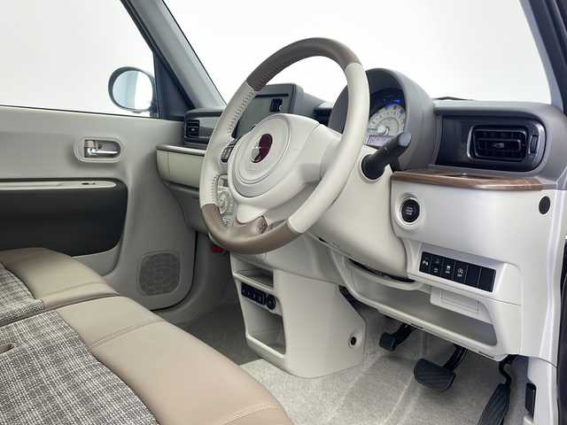スズキ ラパン ＬＣ X 栃木県 2024(令6)年 0.2万km アーバンブラウンパールメタリック 全方位カメラ付きパッケージ/スズキセーフティサポート/・デュアルカメラブレーキサポート/・誤発進抑制機能/・車線逸脱抑制機能/・車線逸脱警報機能/・ふらつき警報機能/・低速時ブレーキサポート/・発進お知らせ機能/・標識認識機能/・ハイビームアシスト/コーナーセンサー/シートヒーター/レザー調ファブリックシート/純正14インチAW/LEDヘッドライト/革巻きステアリング/USB電源ソケット/プッシュスタート/スマートキー/スペア１本