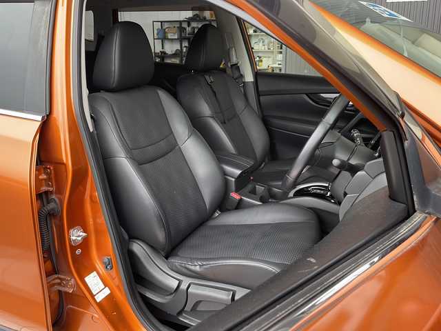 日産 エクストレイル 20X 愛知県 2017(平29)年 7.9万km プレミアムコロナオレンジ 衝突被害軽減ブレーキ/純正SDナビ　ナビあり/全方位カメラ/フルセグTV/CD/Bluetooth/バックカメラ/電動リアゲート/コーナーセンサー/純正アルミホイール/LEDヘッドライト/インテリジェントミラー/オートライト/ドライブレコーダー/ETC/ステアリングスイッチ/スマートキー/プッシュスタート