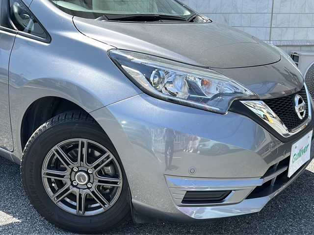 日産 ノート X 神奈川県 2017(平29)年 2万km チタニウムグレーM 純正ナビ（BT/ワンセグTV/AUX/DVD）/アラウンドビューモニター/スマートキー/アイドリングストップ/ETC/ドライブレコーダー/ABS/衝突被害システム/オートライト/スペアキー×１/保証書/取扱説明書